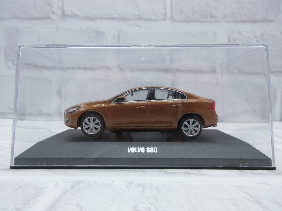 1/43 ミニカー　ボルボvolvo V70レッド　ディーラー正規品モデルカー Amazon.co.jp: ミニカー 1/43 ボルボ V70 レッド ディーラー正規